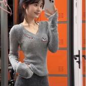 毛衣女2025新款 早秋季 洋气内搭打底衫 灰色V领针织衫 绝美修身 上衣