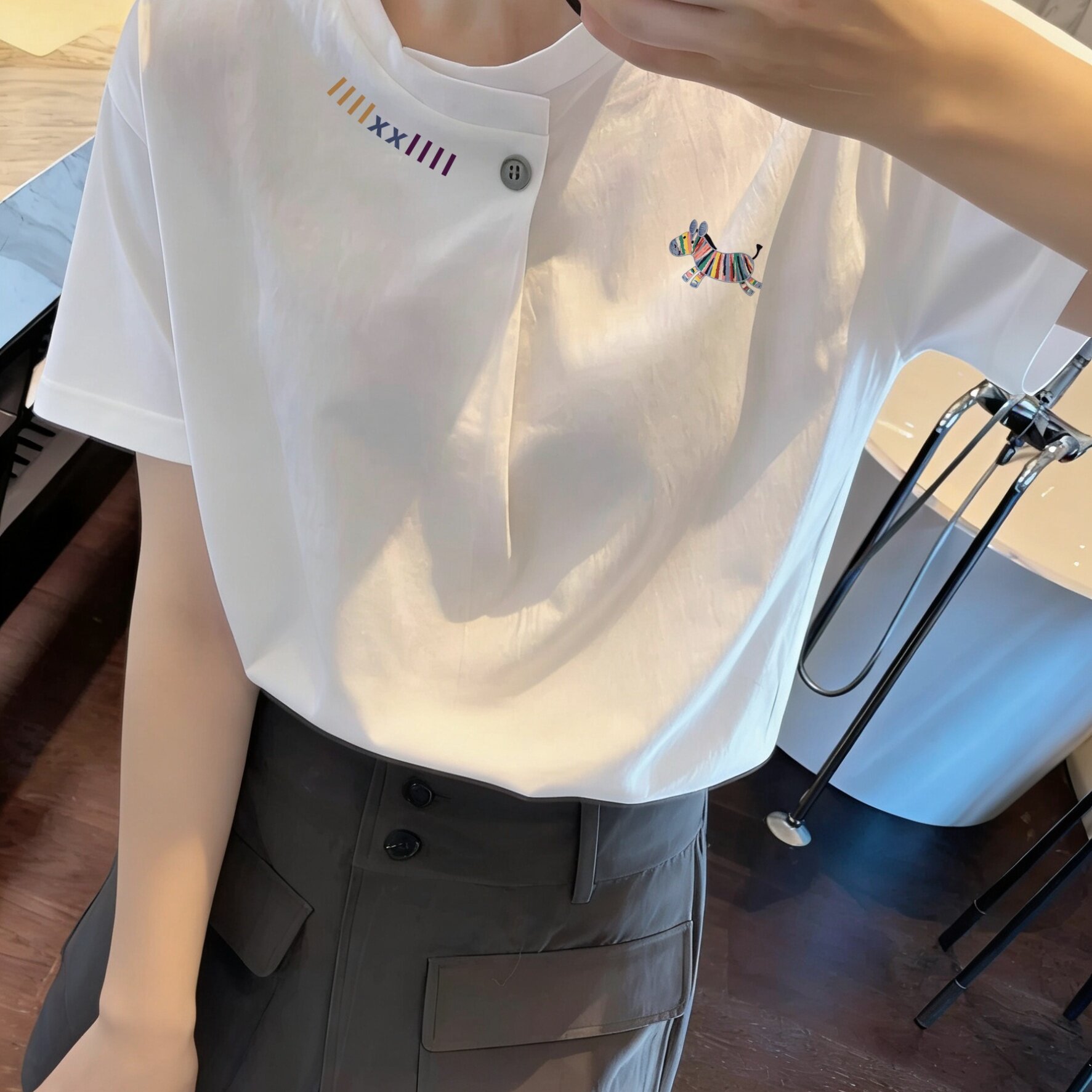 欧货女士白色纽扣短袖t恤女2026夏季新款设计感小众时尚宽松上衣