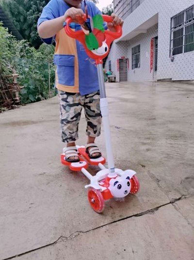 极速儿童滑板车滑滑车脚踩双踏板蛙式E双脚分开宝宝剪刀车女孩1-3