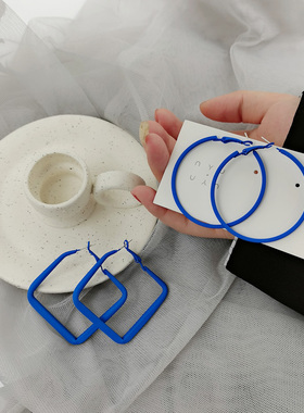 极速蓝色圆圈耳针女2p021年潮秋冬方形克莱因蓝耳环夸张大耳圈耳