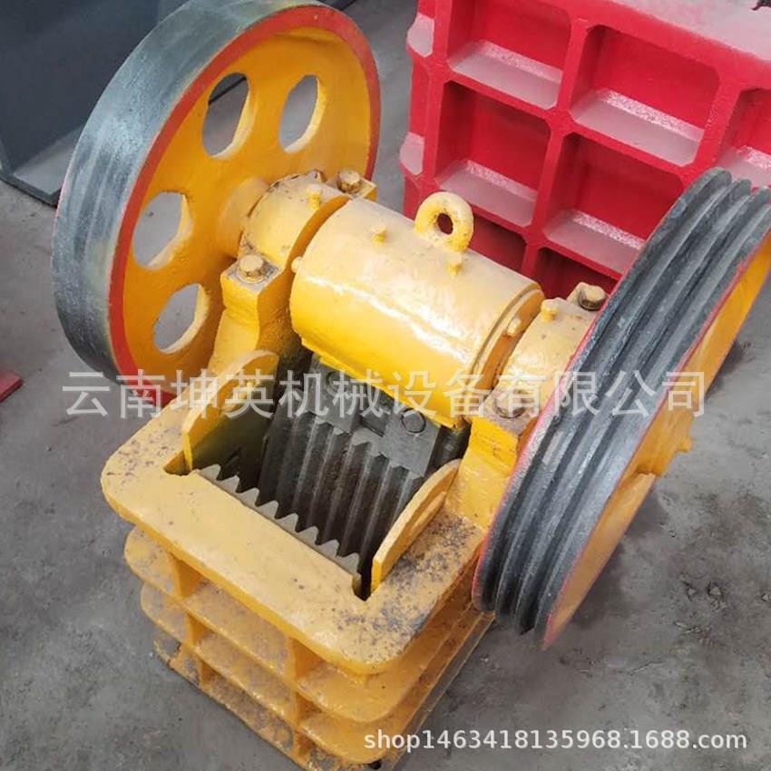 建筑垃圾粉碎颚式破碎机新型石子粉碎机修路架桥石头破碎机