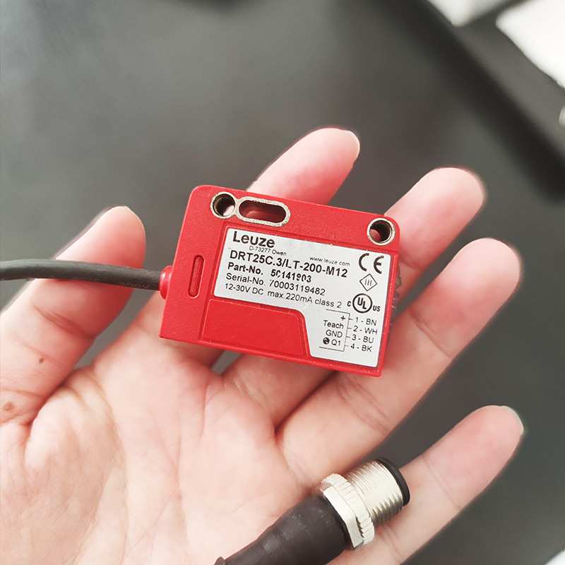 现货Leuze劳易测DRT25C.3/LT-200-M12动态参考传感器漫反射传感器