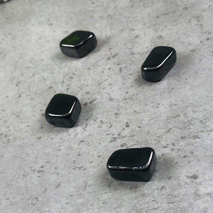 天然水晶赤铁矿石水晶磁铁矿原石碎石摆件