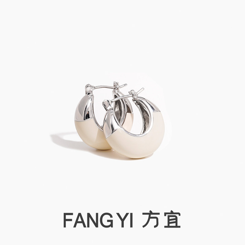 方宜FANG YI 奶油月光时尚奶白珐琅拼接金属日常通勤耳饰FY010