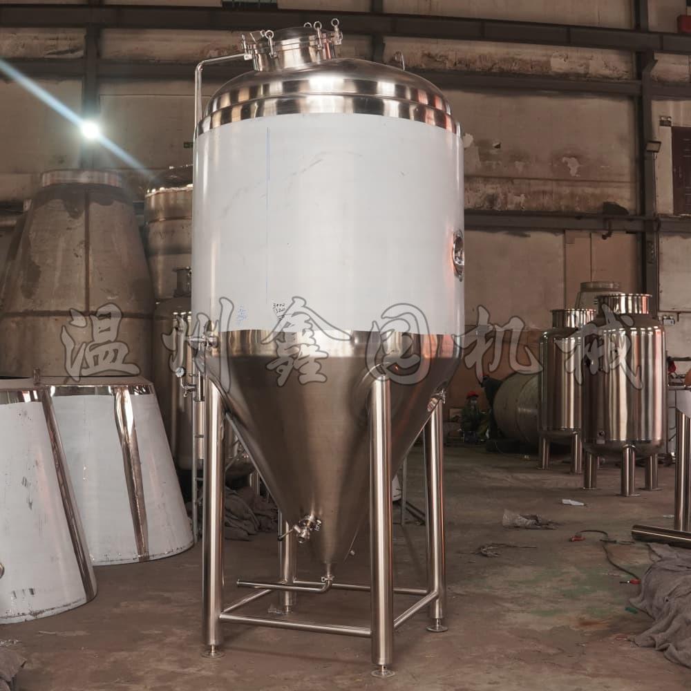 不锈钢啤酒发酵罐 2000L啤酒果米酒发酵设备 量产低温发酵啤酒罐