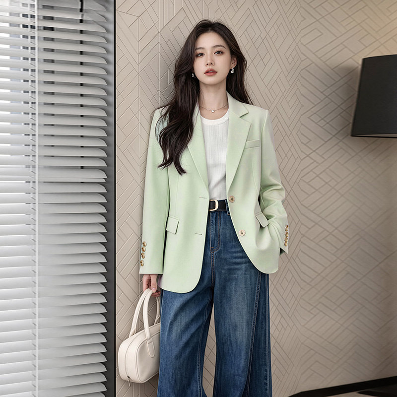 绿色小西装外套女春秋2026新款韩系小个子高级感短款正肩休闲西服