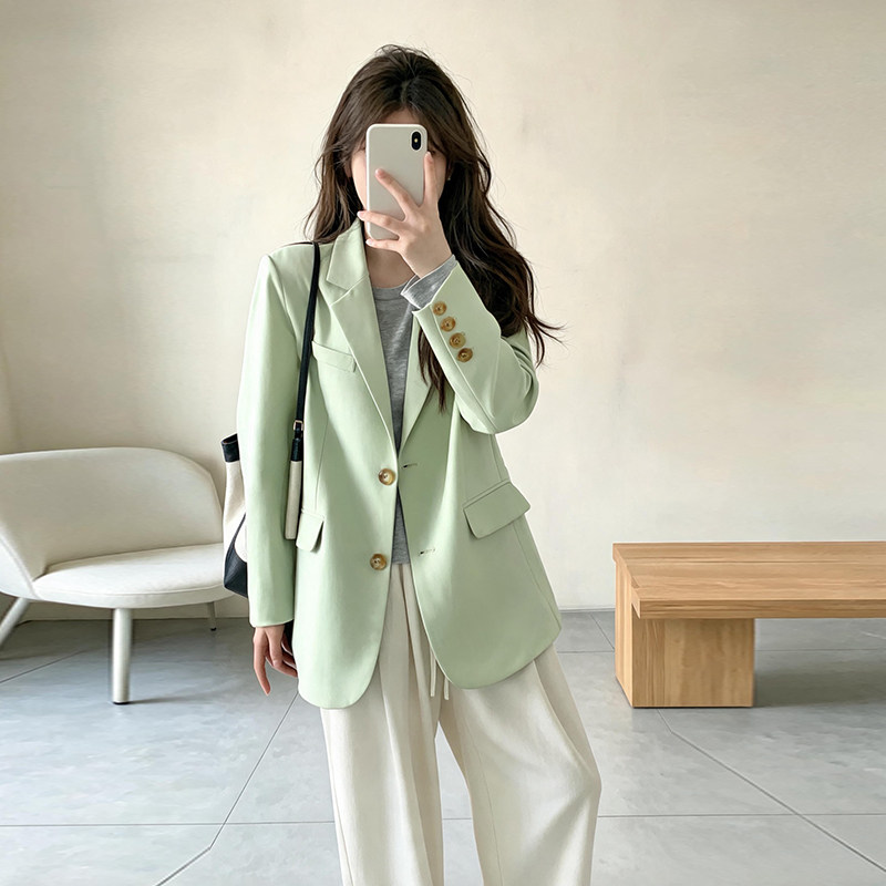 绿色西装外套女早春秋2026新款韩系小个子高级感短款休闲正肩西服
