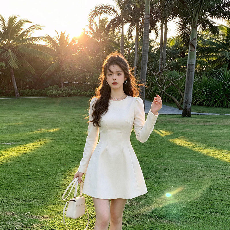 白色长袖连衣裙子女春秋小个子高级感法式气质收腰显瘦小白裙短裙