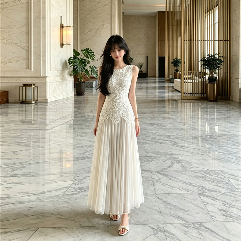 白色无袖背心长裙连衣裙子女夏季2026新款法式高级感收腰礼服长裙