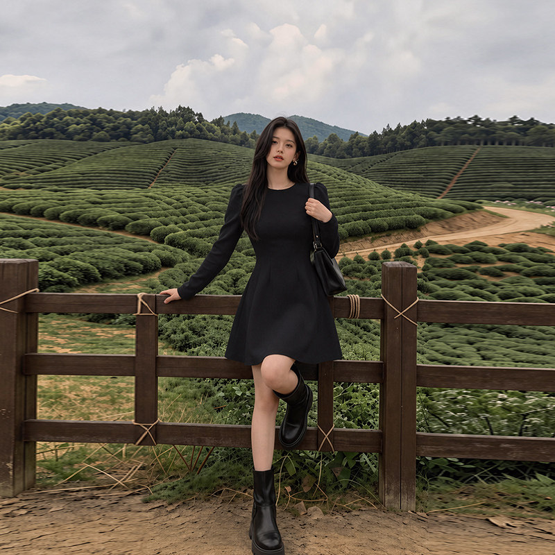 黑色长袖连衣裙子女早春秋季小个子高级感法式气质收腰小黑裙短裙