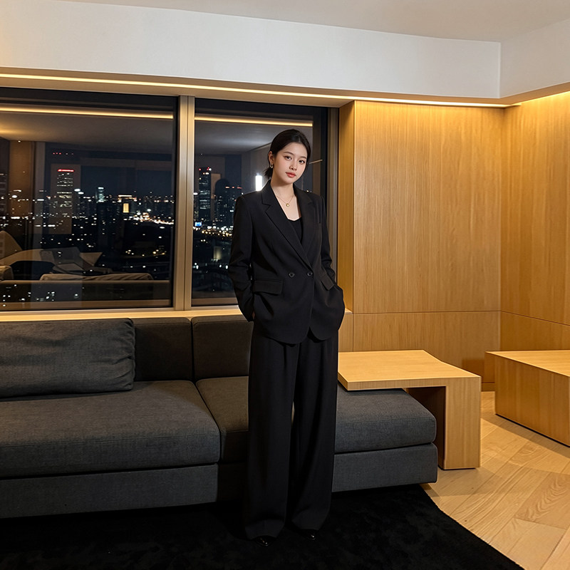 黑色小西装外套女2026新款早春秋小个子高级感两件套休闲西服套装