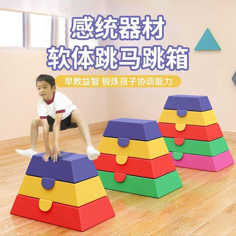 幼儿园跳马鞍马软体训练