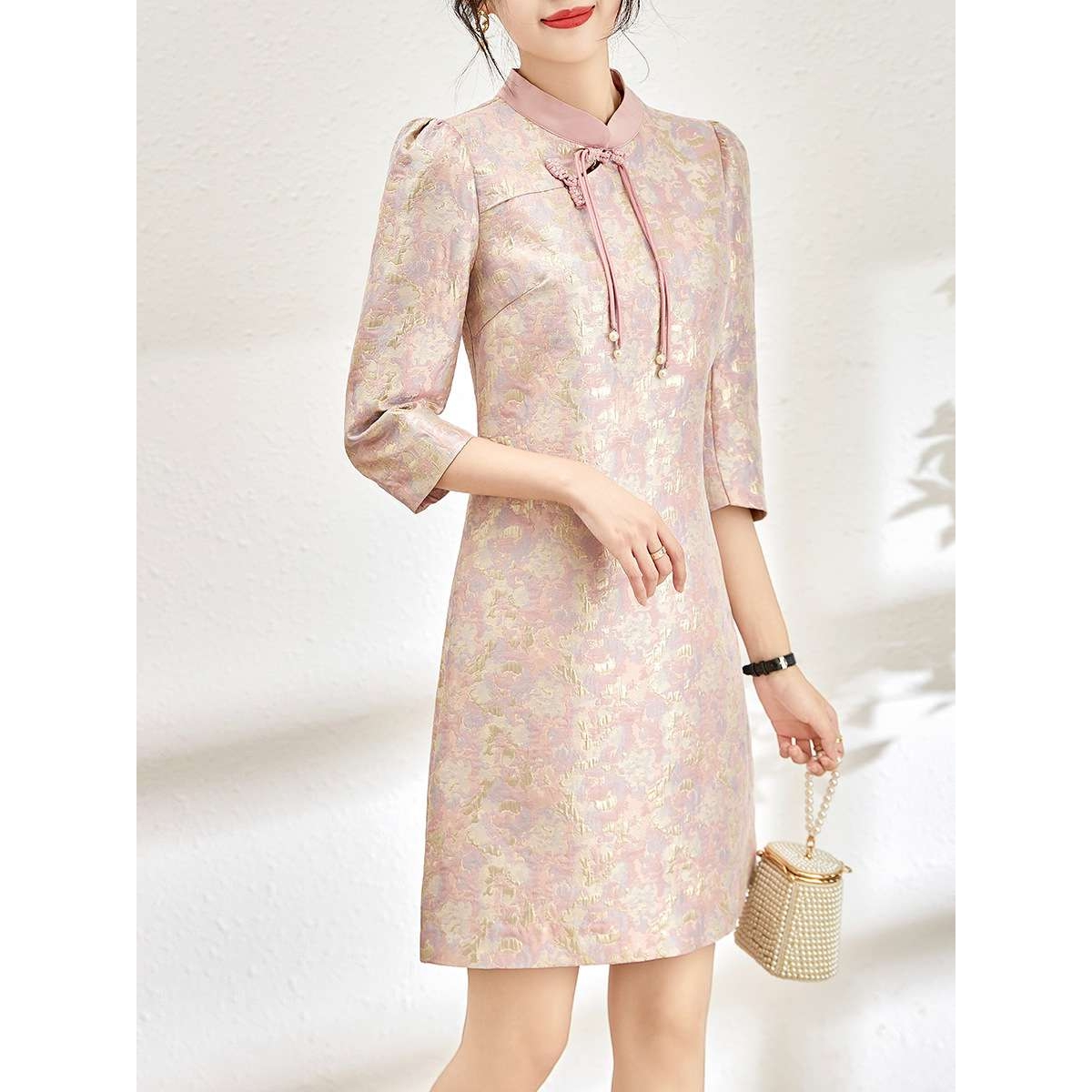 2401605-春季新品重工金丝浮雕油画提花显瘦收腰连衣裙子女装遮肉