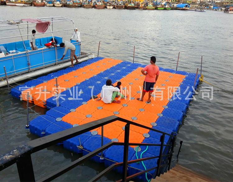 吹塑塑料浮筒码头船舶停靠上下船