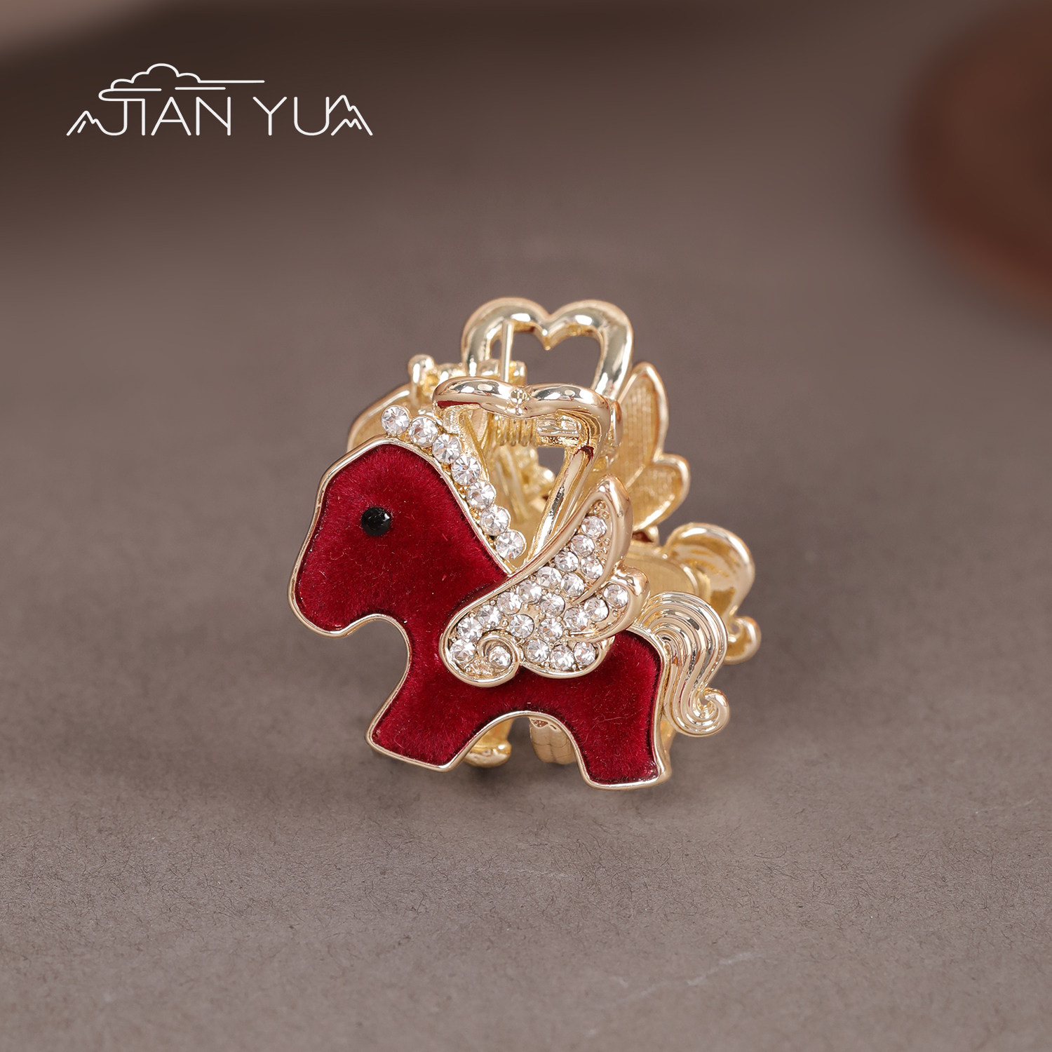 朱骥缀晶-本命年气质小马抓夹丝绒生肖边夹精致小众侧边碎发夹子,饰品/流行首饰/时尚饰品新,发饰,淘宝优惠券,粉丝福利购,淘宝优惠卷