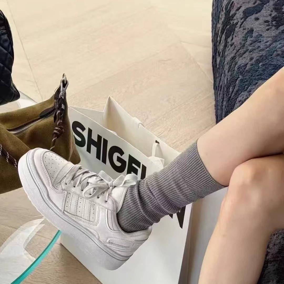 艾模儿2025秋冬新款做旧女鞋小白鞋女厚底增高加绒运动休闲鞋百搭