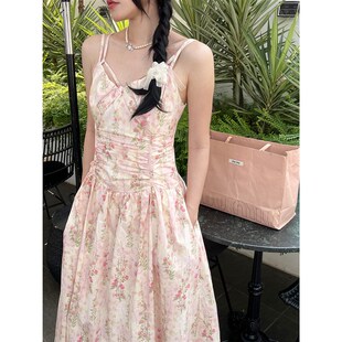 吳寶珠 度假風(fēng)甜美X仙女氣質(zhì)長裙 淺粉色吊帶碎花連衣裙女夏季 法式