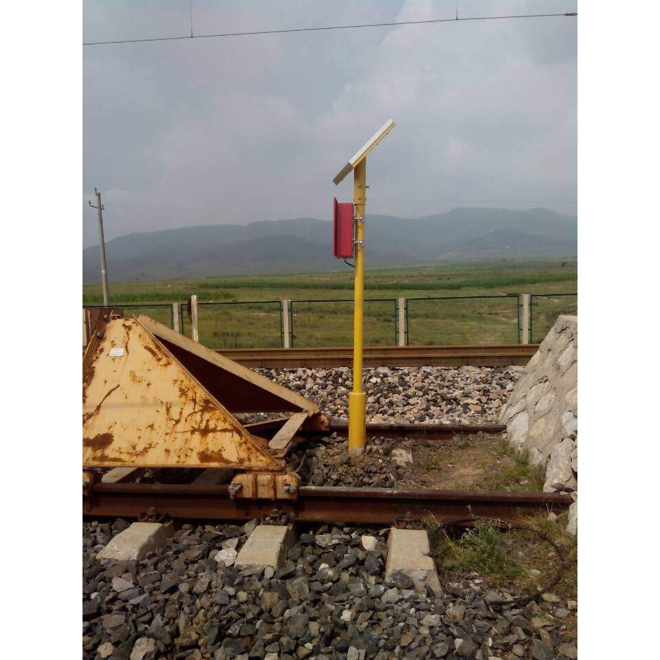 四川米攀铺架铁路土挡太阳能车挡灯表示器 轨道尽头LED发光信号灯