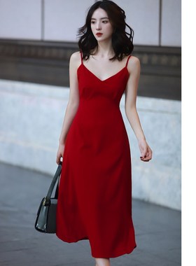 法式简约吊带裙复古红色V领连衣裙收腰显瘦气质长裙度假裙女夏季