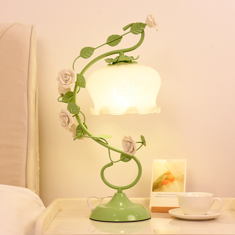 高颜值花朵台灯卧室床o头柜灯高级感网红装饰结婚长明灯浪漫主卧