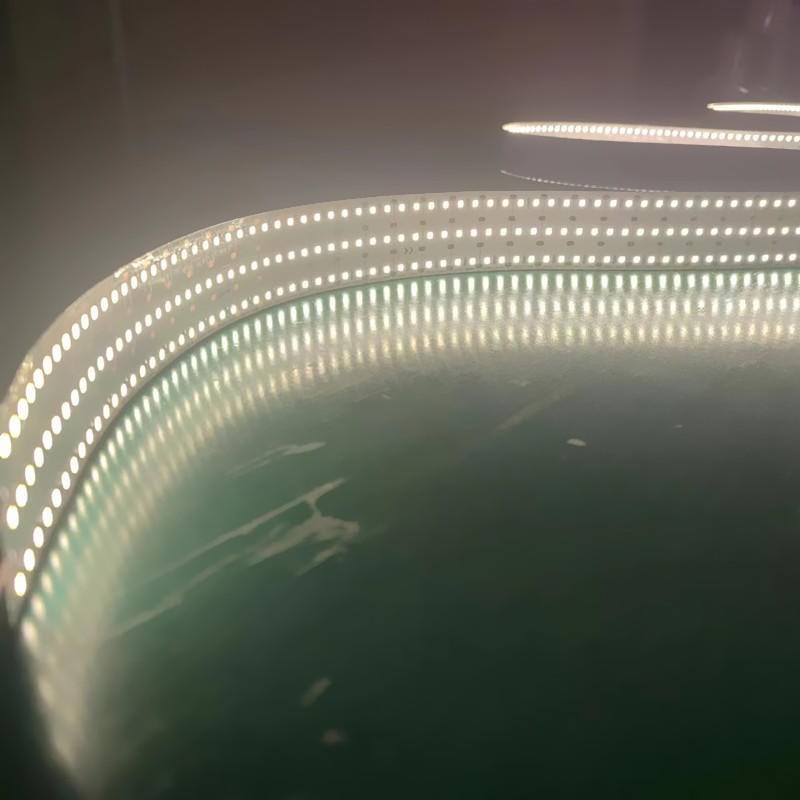 360灯三排2835灯带显指90 功率30W  42MM板宽铝槽透光灯带