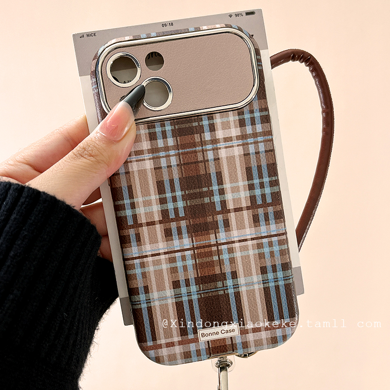 美拉德棕色秋冬复古格纹手机壳