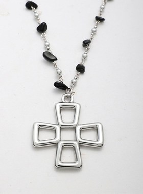 小众设计Pi*niq*e缠绕高级感 许愿十字架吊坠手工项链毛衣链叠戴