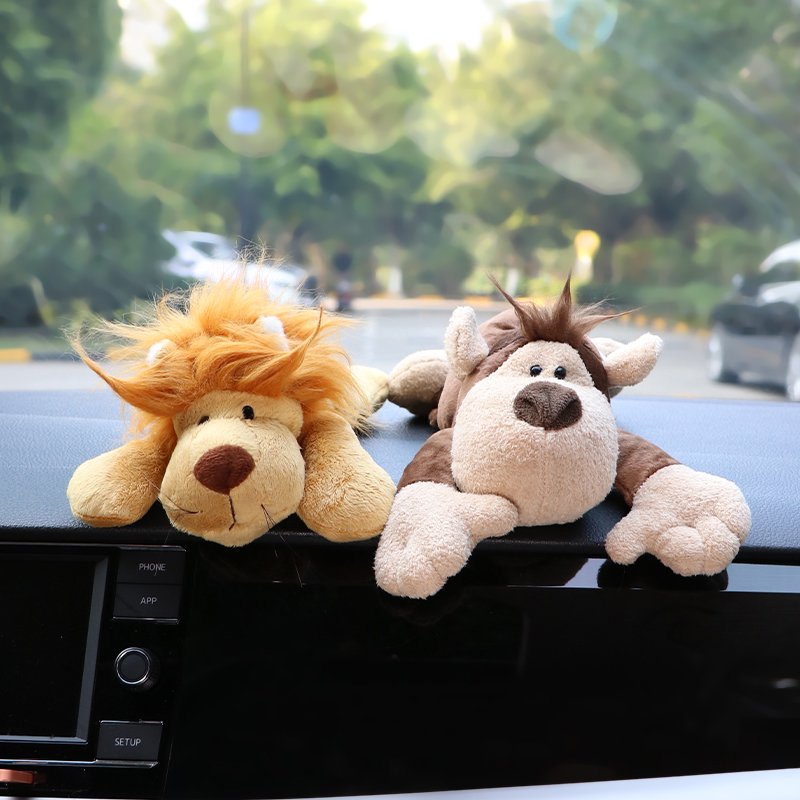 汽车竹炭包毛绒可爱趴o公仔中控台后窗摆件创意车载车内碳包除甲