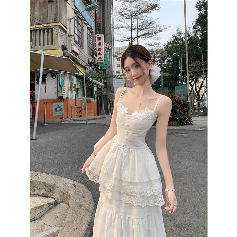 西西里漫花设计感收腰显t瘦白色甜美吊带连衣裙/半身裙两件套