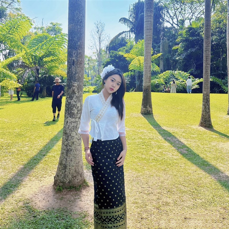 西双版纳傣族民族服装女套装工作服传统傣族舞台表演日常装