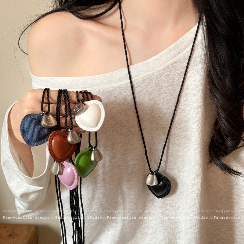 皮质爱心项链女款小众设计感
