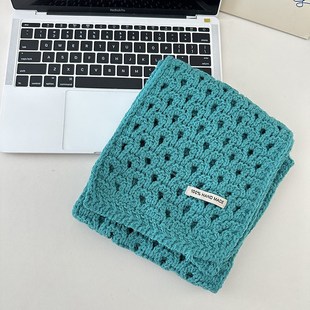 日韩系镂空绵羊毛围巾女多巴胺糖果色保暖披肩网红服饰搭配围脖男