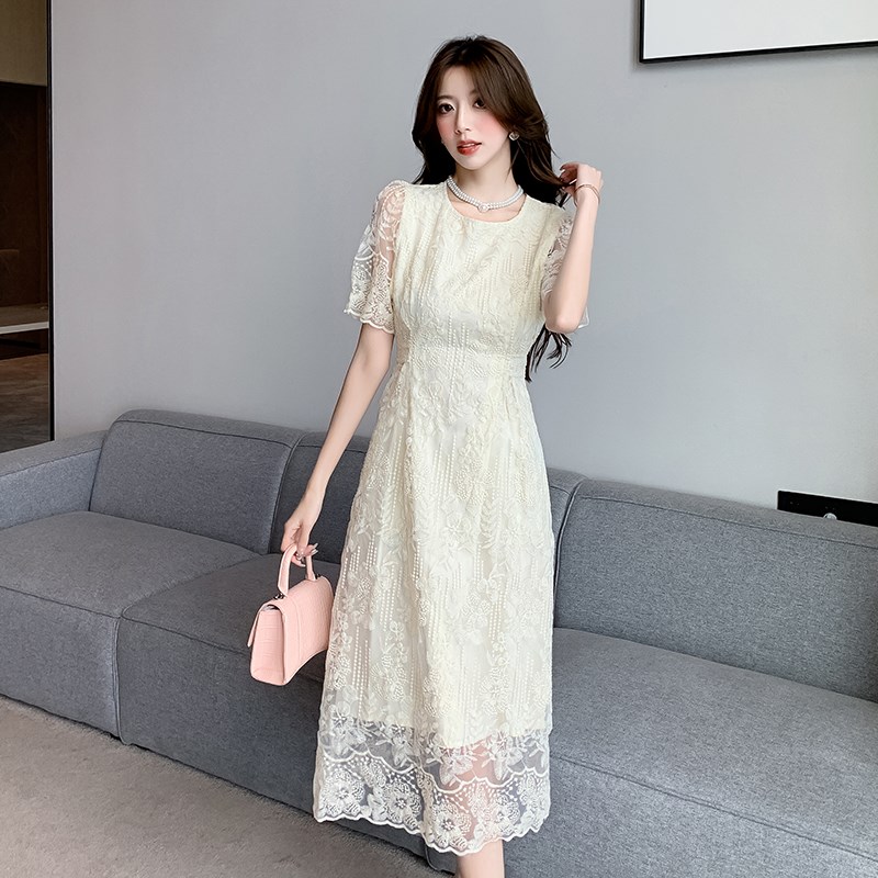 法式气质刺绣蕾丝连衣裙女2023夏季新款泡泡袖Q设计收腰中长款裙
