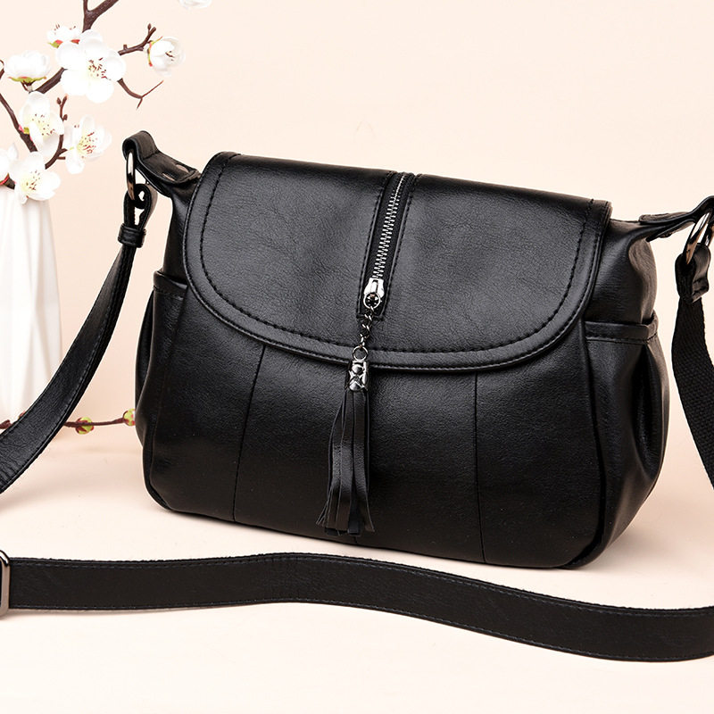 软皮单肩斜挎小包包2021新款真皮中年女士大气百搭妈妈女包中老年