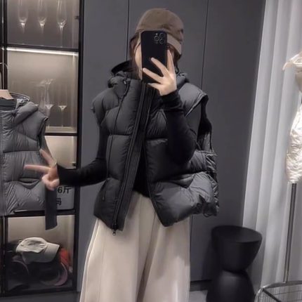 羽绒马甲女短款连帽冬季新款2024韩宽松高级感小个V子背心坎肩外