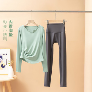 瑜伽服女带胸垫2026春秋跑步运动健身上衣速干高级感紧身套装长袖