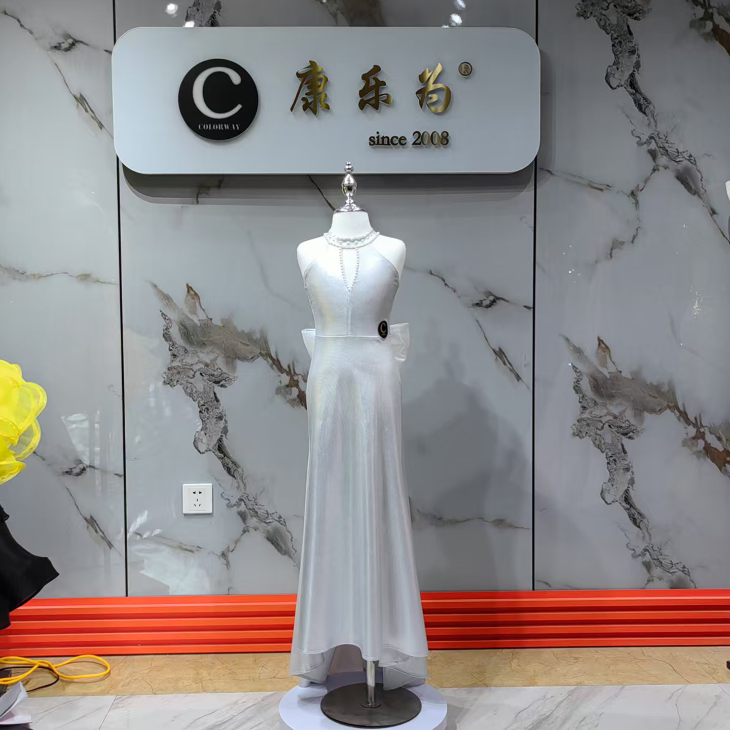 Colorway女孩走红毯嘉宾礼服定制