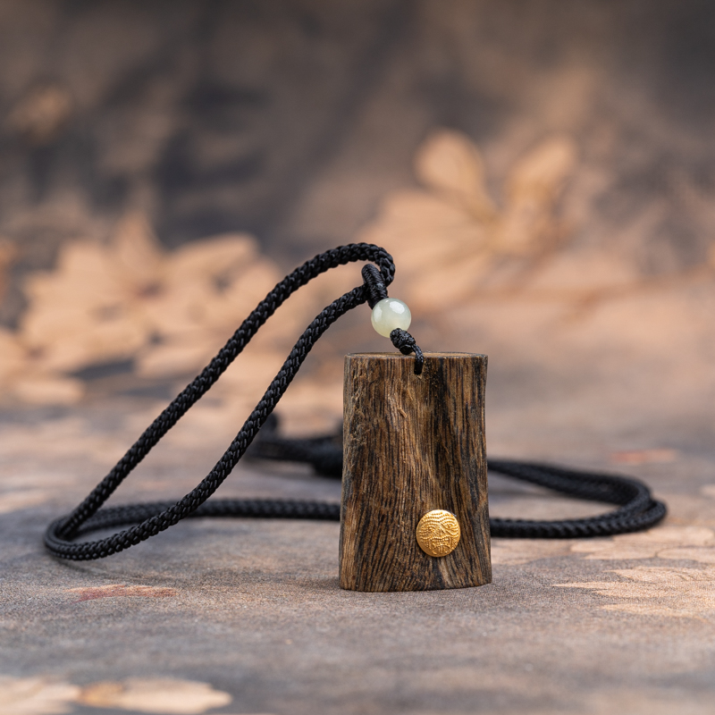 莺歌绿奇楠沉香随型扎基牌脖挂项链