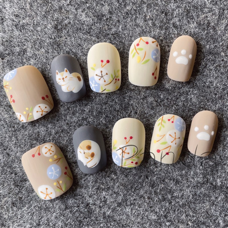 胖达吖手绘手工制作短款花束猫咪和风哑光跳色秋冬穿戴甲