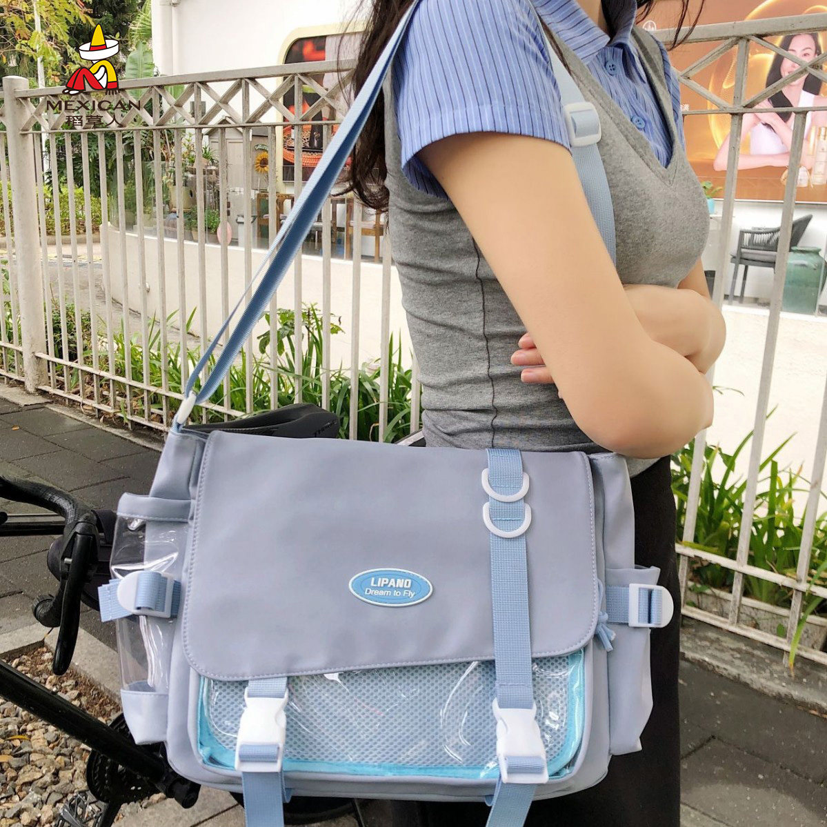 学院风百搭简约大容量邮差包女透明吧唧痛包轻便多用途斜挎包