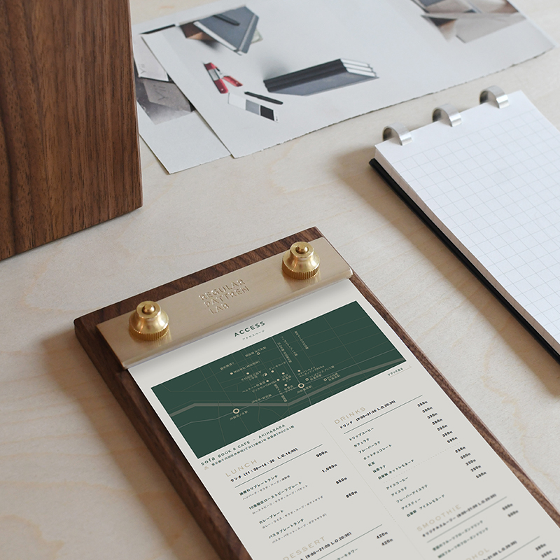 规律RPL 高定展示板黄铜木质文件夹展示牌立式菜单夹信息展示板夹