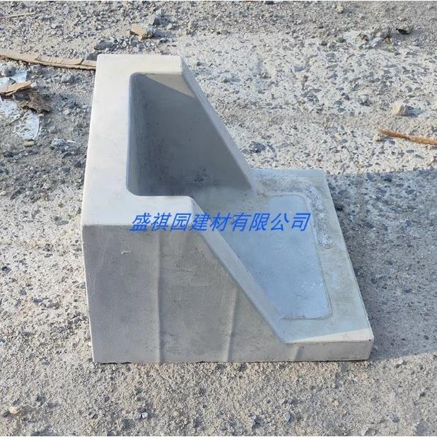 河北水泥混凝土水簸箕黑色 水簸箕成品下方雨水斗管道接水 水簸箕