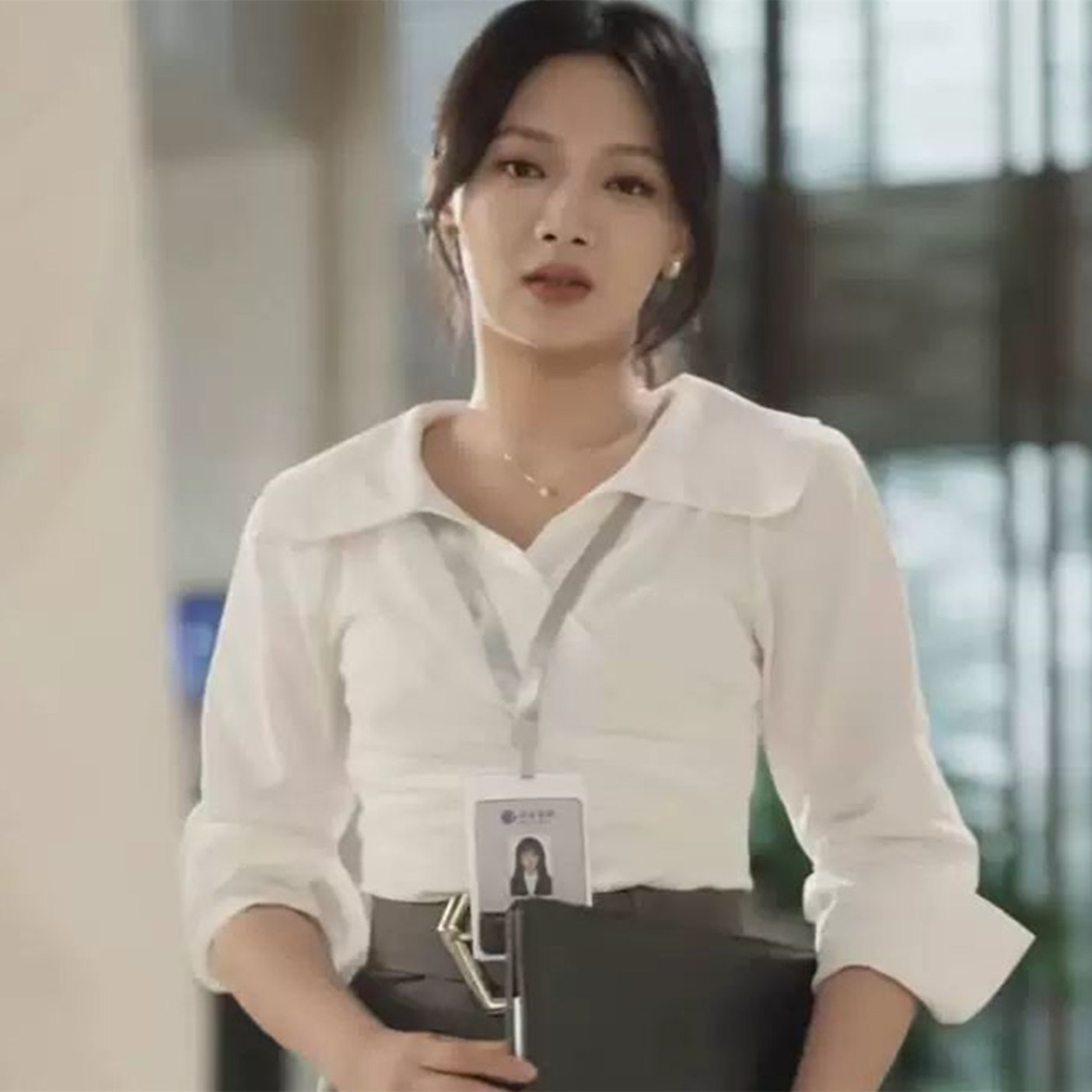 苏软同款白色翻领交叉长袖衬衫