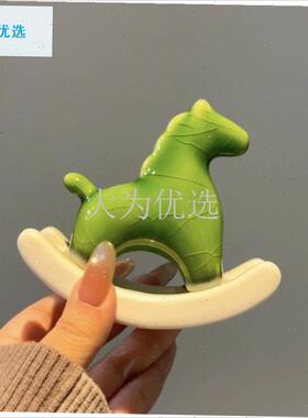 裂纹摇摇马e摆件创意高颜值桌面玄关陶瓷装饰品家居工艺礼品摆饰.