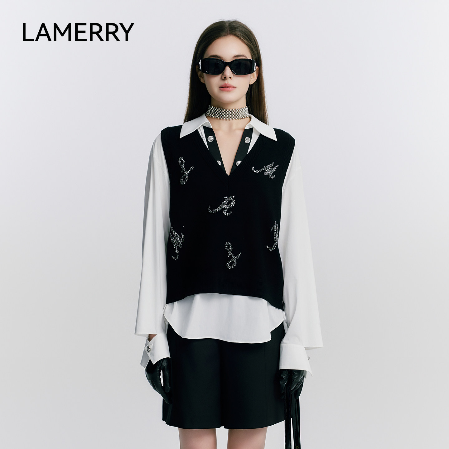 LAMERRY/朗美睿黑色宽松廓形字母LOGO针织背心女手工钉珠基础百搭
