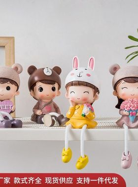 可爱创意树脂吊脚情侣小摆件儿童房间书柜装饰品简约摆设新婚礼物
