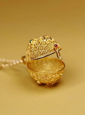 中国风复古时尚搭配可打开镂空香囊吊坠女双凤圆球古法金工艺