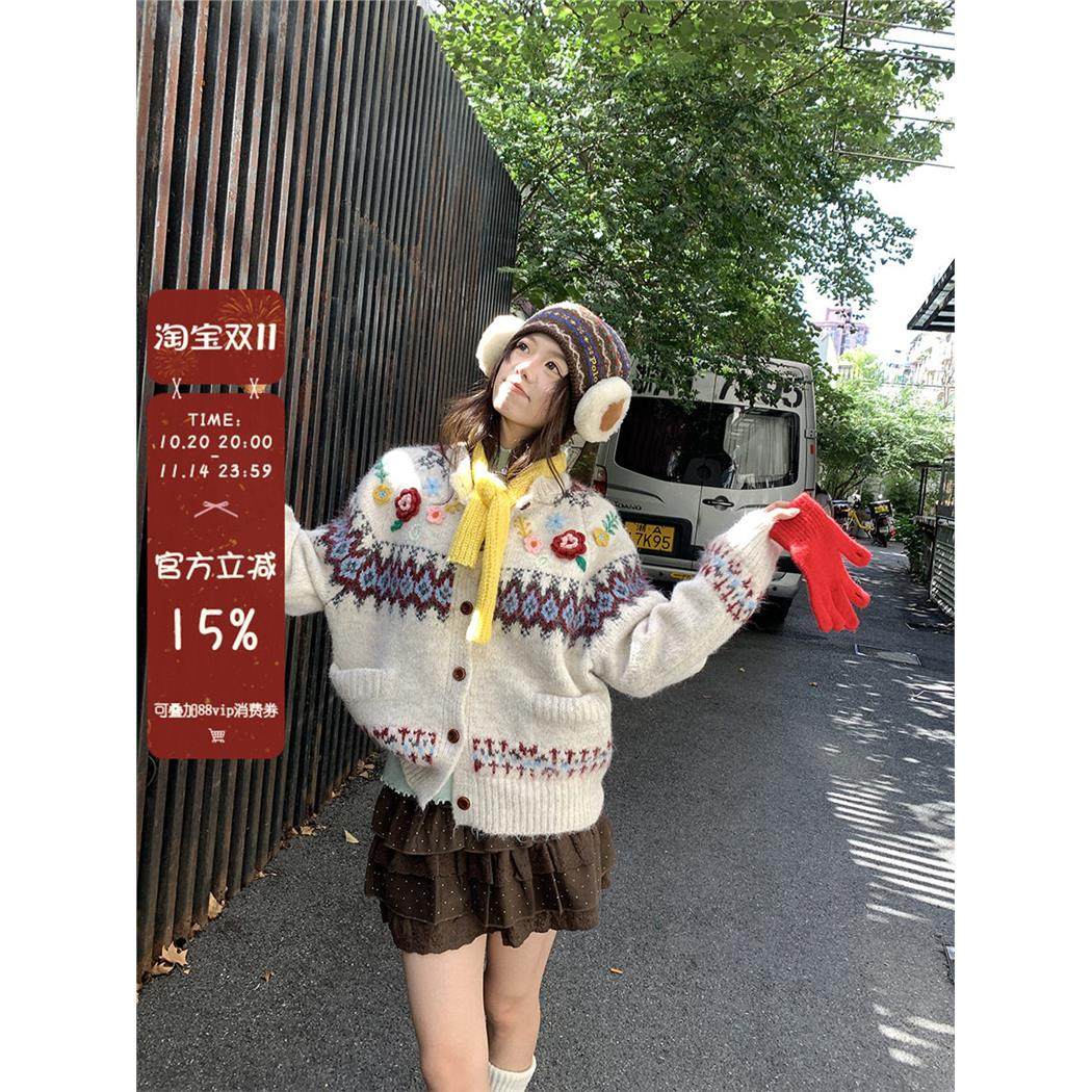馨帮帮  甜美少女立体花朵毛衣2025新款费尔岛钩花单排扣针织开衫