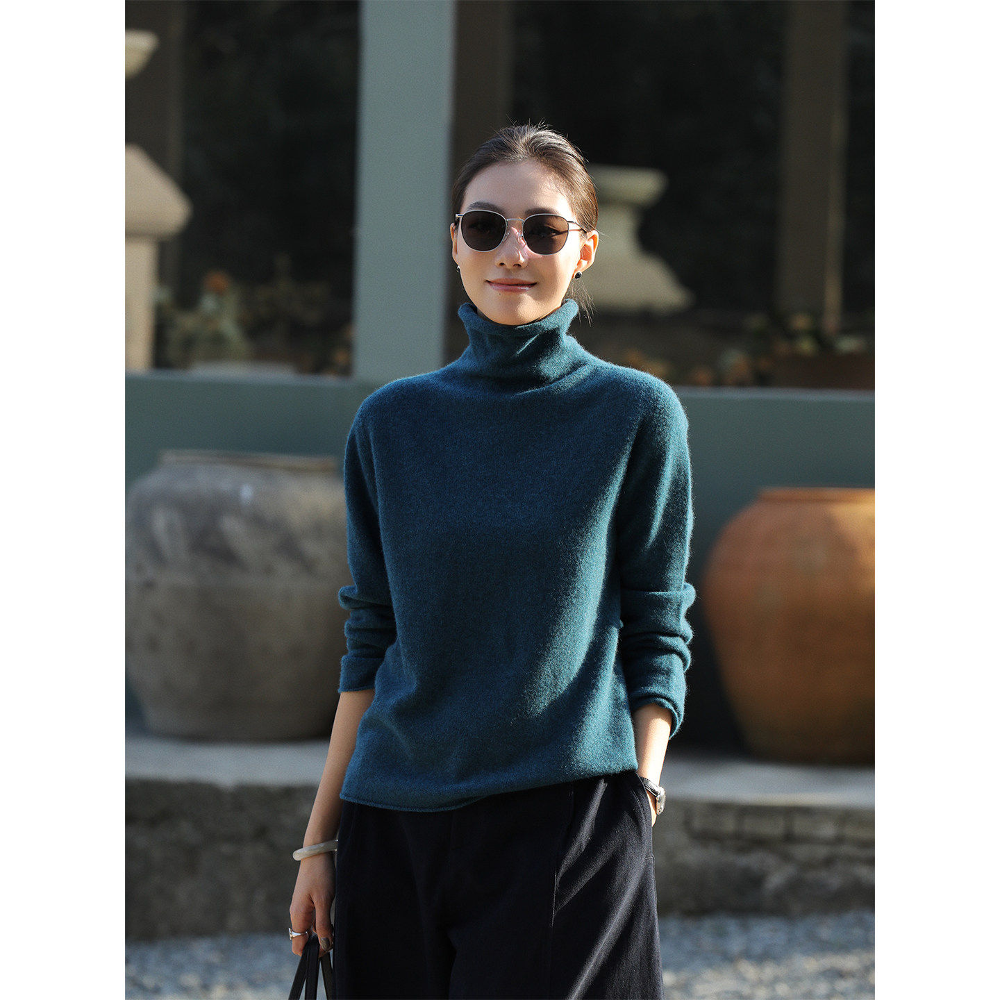 周粥绵羊毛孔雀蓝无缝打底衫冬季新款修身内搭保暖高领套头毛衣女