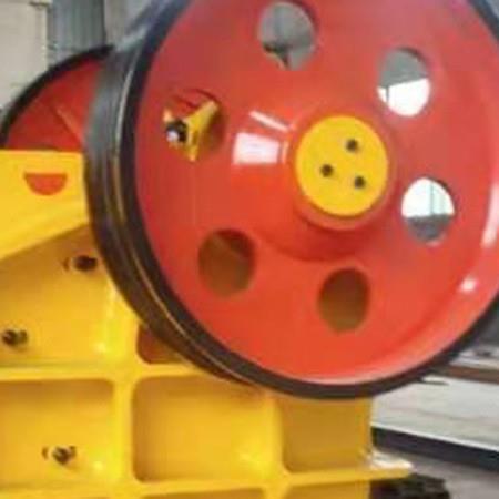 颚式破碎机水泥块石灰石鹅卵石粉碎机移动式石子机柴油动力粉碎机